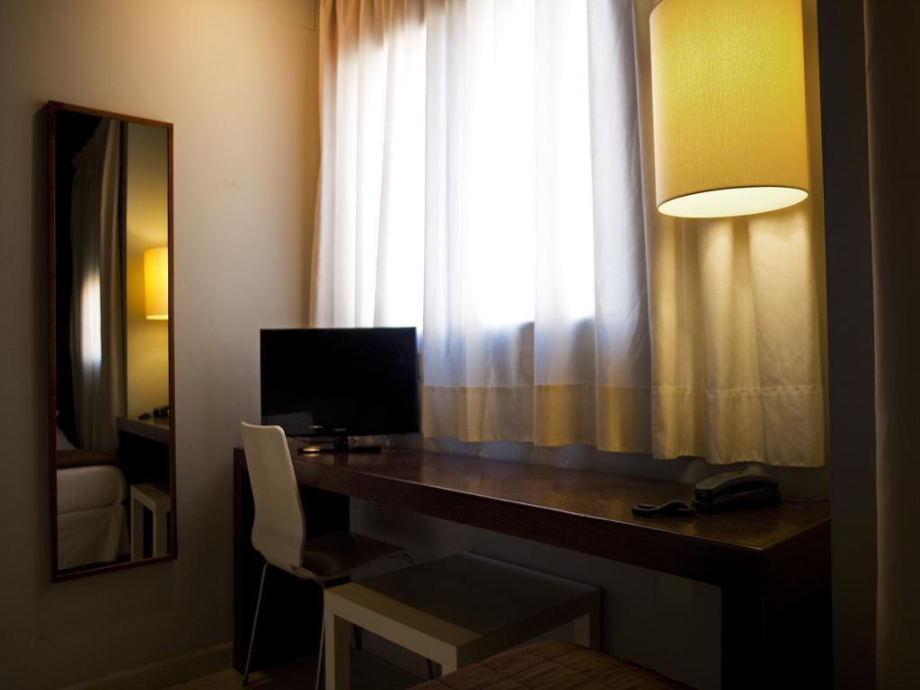 Hostal Badaloni Badalona Rom bilde